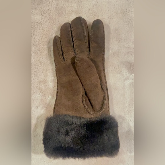 One Size Vintage Ugg Earmuffs & Gloves
- Sheepskin (from 2010s) - Picture 2 of 6
